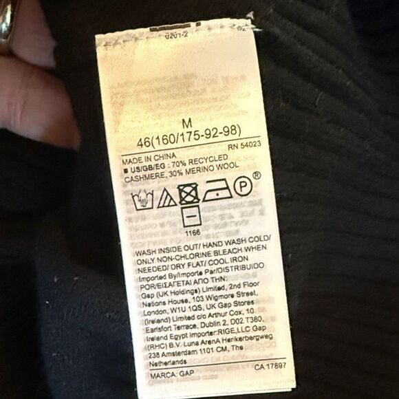 GAP True Black Recycled Cashmere Turtleneck Sweater size medium - Picture 7 of 10